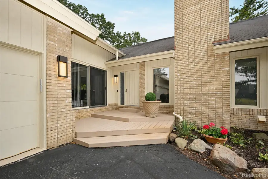 6401 Apple Grove Lane, Bloomfield, MI 48301 - #2