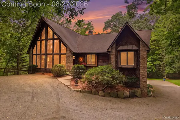 8984 Peer Road, SouthLyon, MI 48178