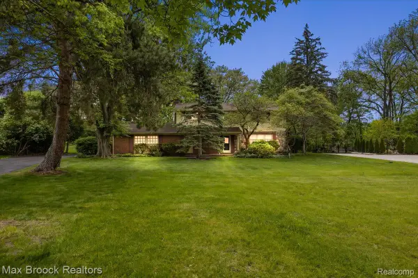 6609 E Knollwood Circle, WestBloomfield, MI 48322