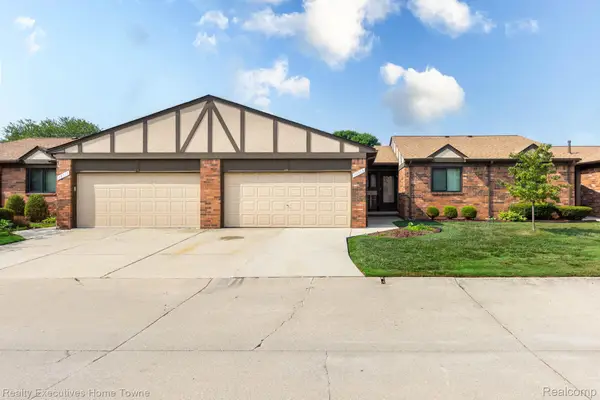29573 Red Oak Drive #62, Warren, MI 48092