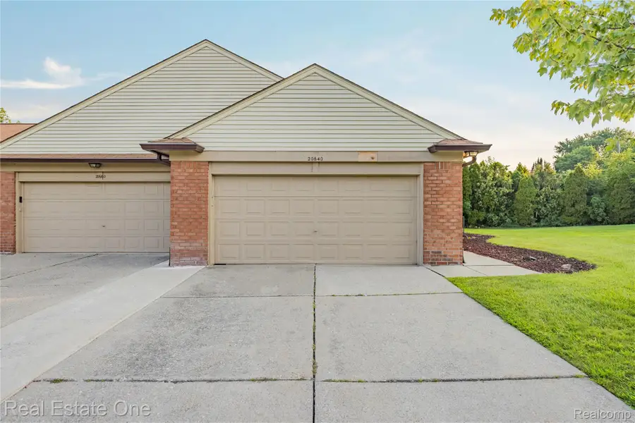 20640 Palm Meadow Drive, Clinton Township, MI 48036 - #3