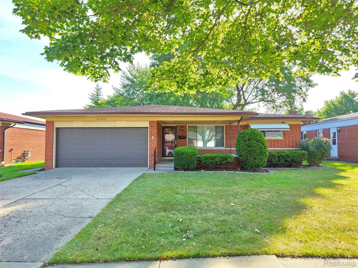 27260 Newport DR, Warren, MI 48088 - #1