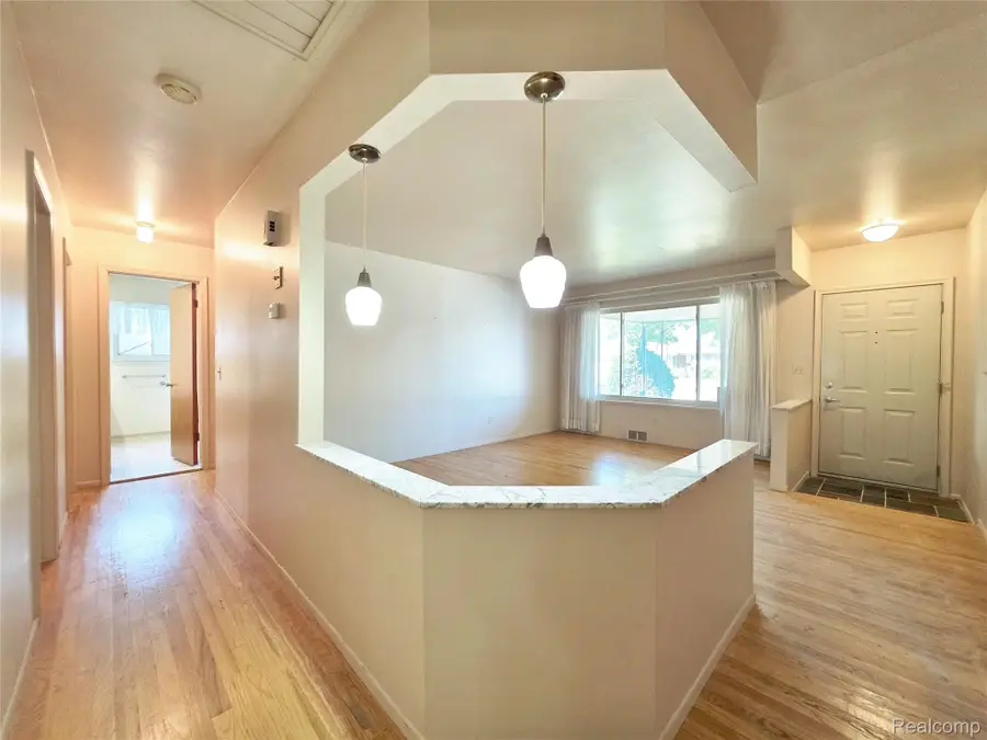 27260 Newport DR, Warren, MI 48088 - #3