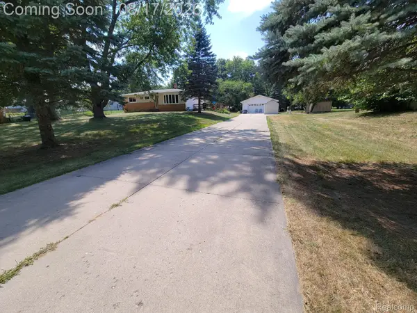 655 Reynolds Drive, Waterford, MI 48328