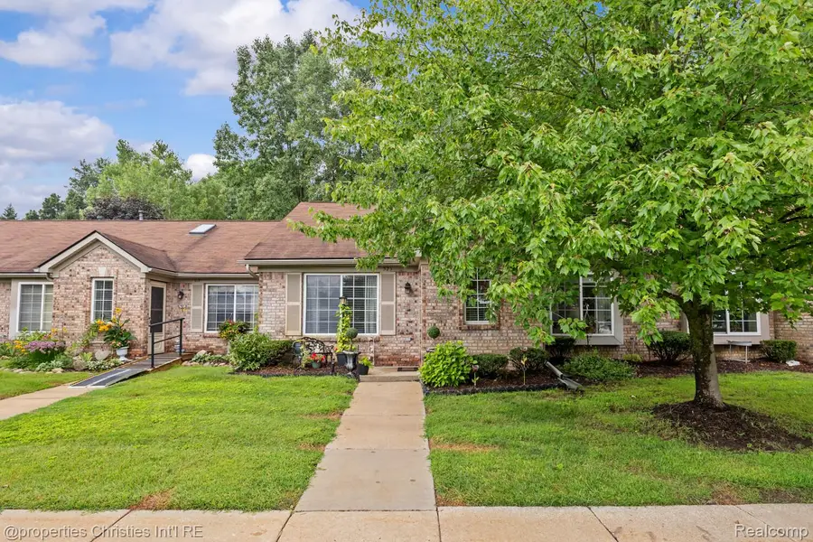 323 Countryside Court, Highland, MI 48357 - #2