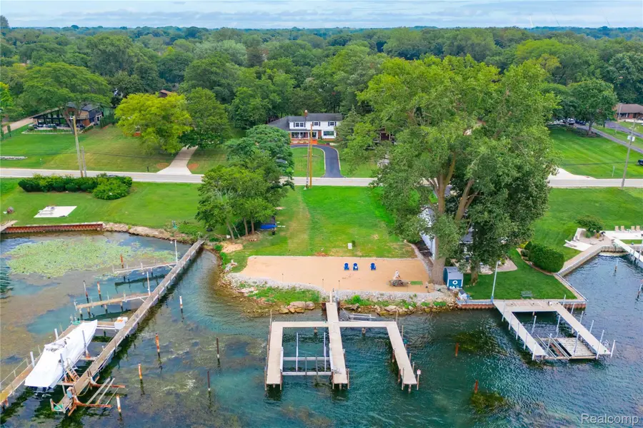 22271 West River Road, Grosse Ile, MI 48138 - #3