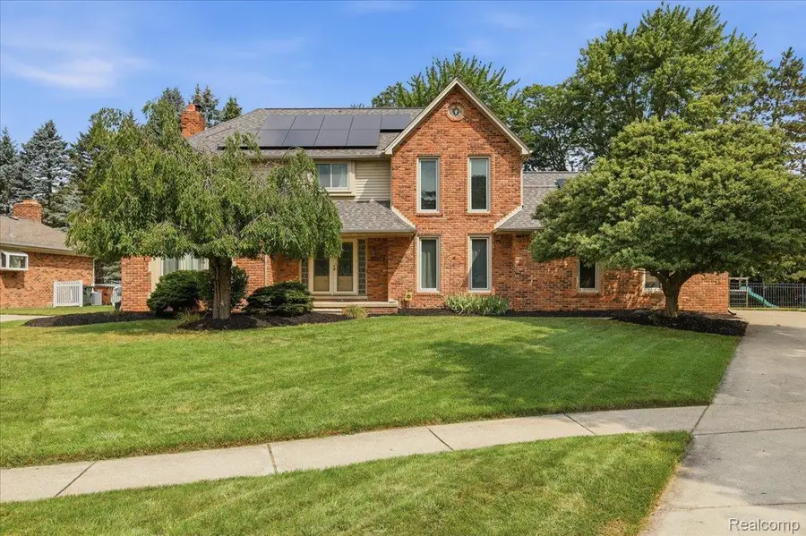 47608 Cheryl Court, Utica, MI 48315 - #2