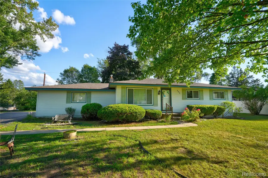 735 Amberwood Street, Auburn Hills, MI 48326 - #2