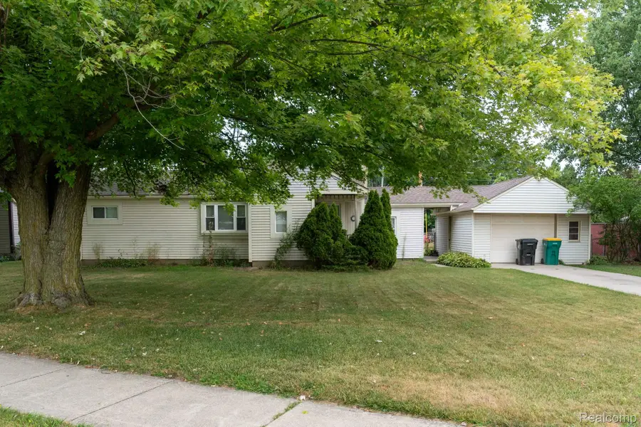 30446 Shiawassee Road, Farmington, MI 48336 - #2