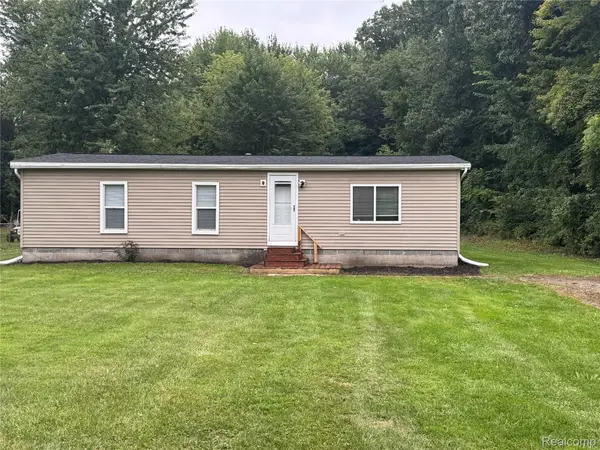 28747 West Road, NewBoston, MI 48164