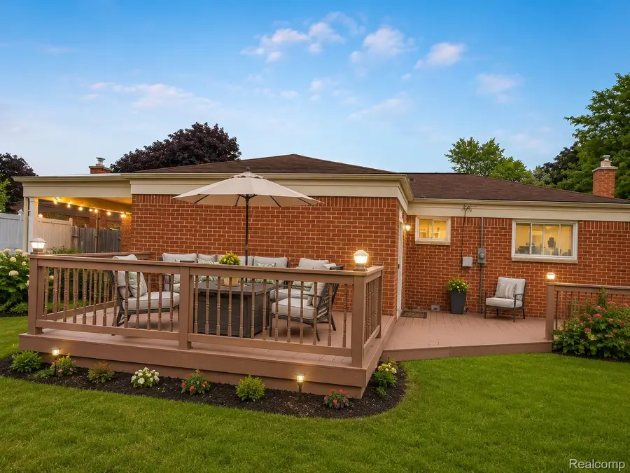 25132 St Clement Drive, Warren, MI 48089 - #2