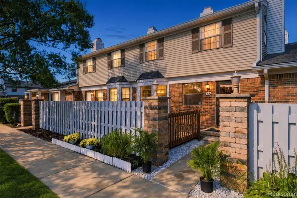 2101 E Vine Way Drive #93, Canton, MI 48188