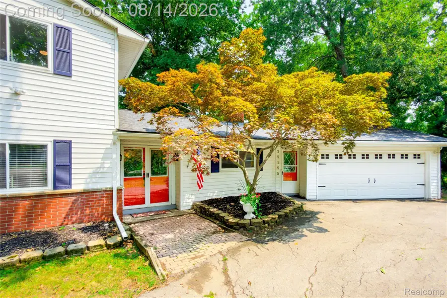 25155 Dallas Court, Grosse Ile, MI 48138 - #2