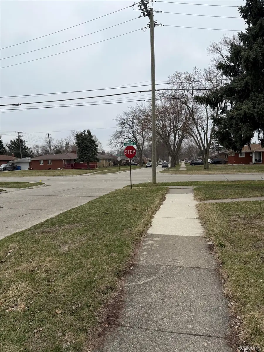8225 Lochdale Street, Dearborn Heights, MI 48127 - #2