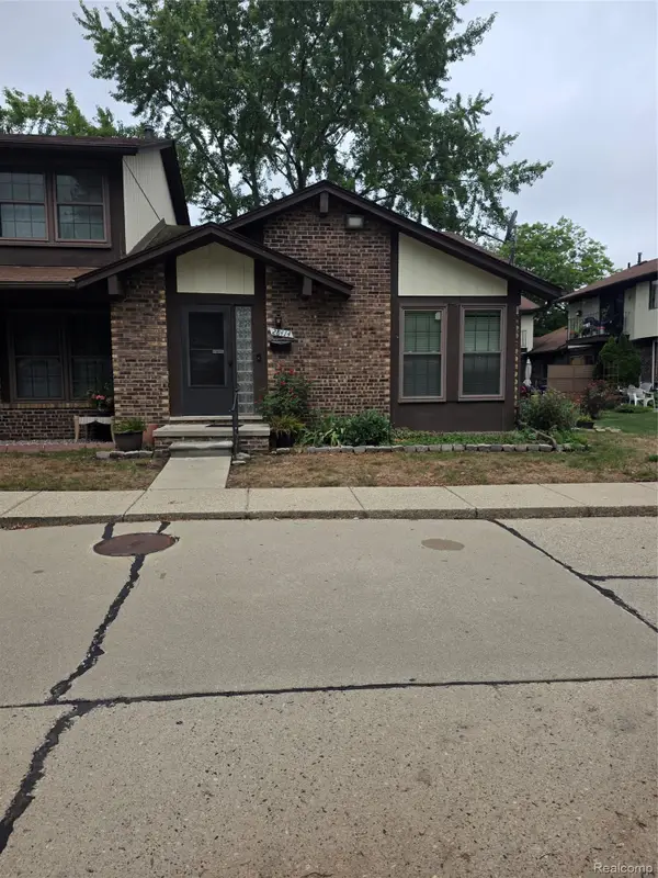 28414 Queens Court, Warren, MI 48093