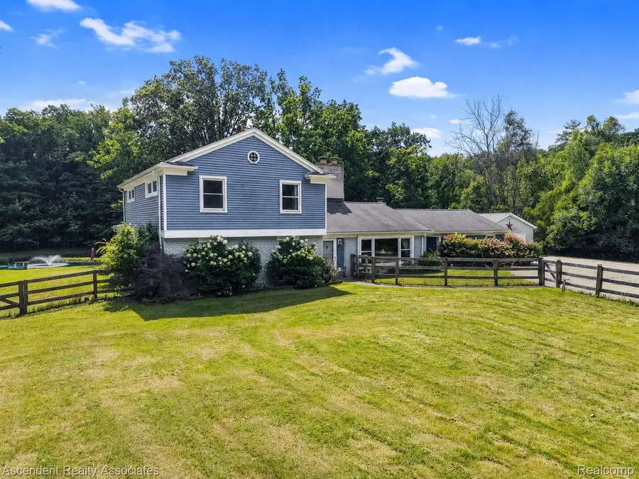6157 Blue Beech Court, Rochester Hills, MI 48306 - #2