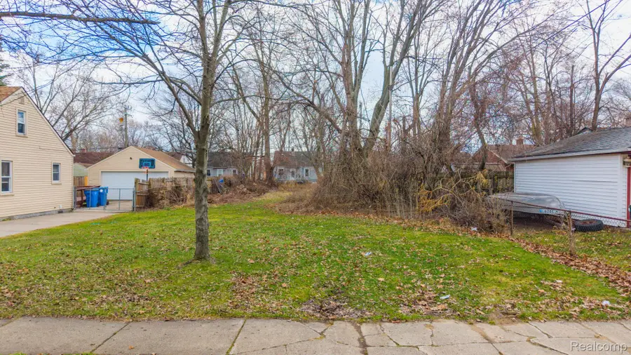 24759 Hopkins Street, Dearborn Heights, MI 48125 - #2