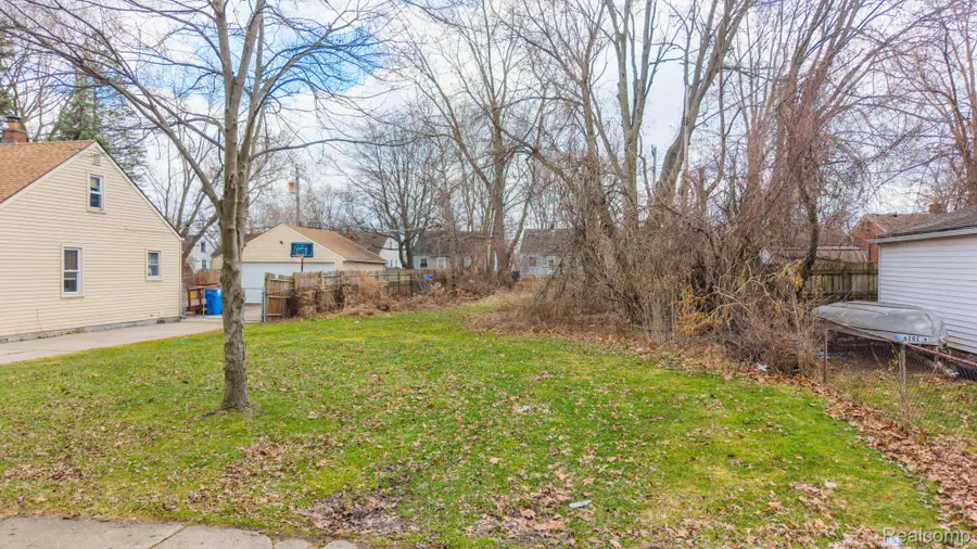 24759 Hopkins Street, Dearborn Heights, MI 48125 - #3