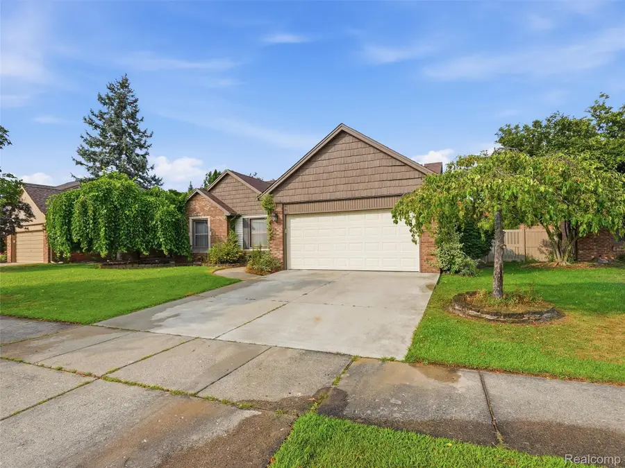 44154 Pentwater Drive, Clinton, MI 48038 - #3