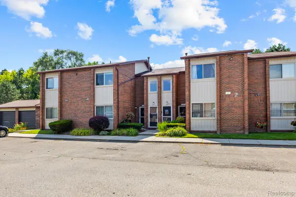 33909 Pondview Circle #11, Livonia, MI 48152