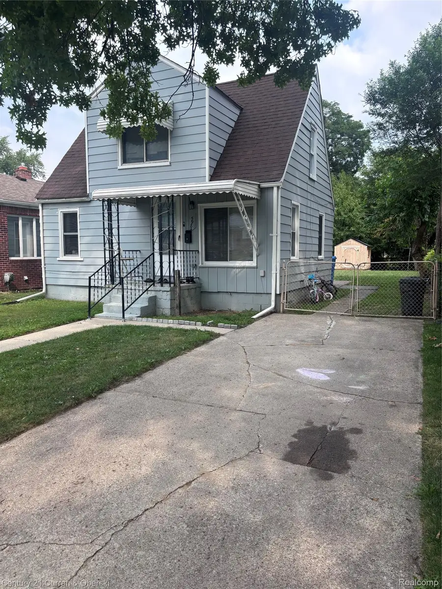 5984 Robindale Avenue, Dearborn Heights, MI 48127 - #2