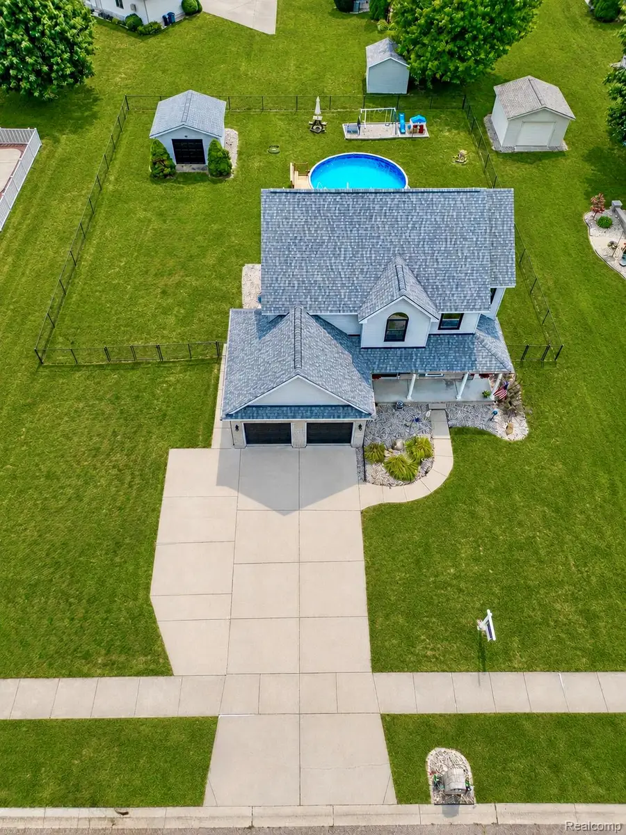 6250 Burningtree Drive, Burton, MI 48509 - #2