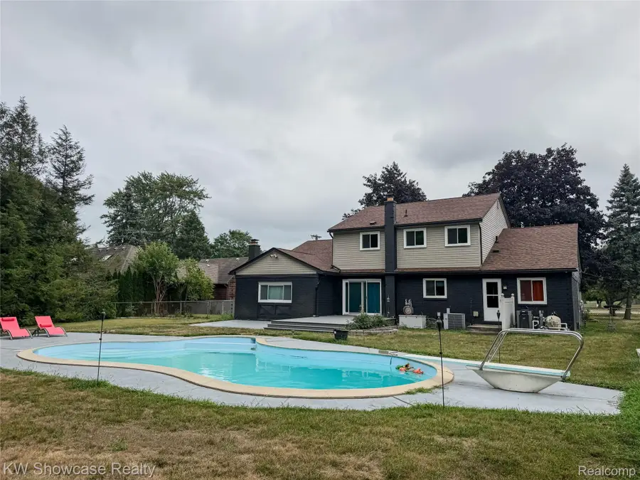 32480 Pembroke Street, Livonia, MI 48152 - #2
