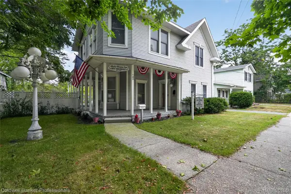 108 College Street S, Holly, MI 48442