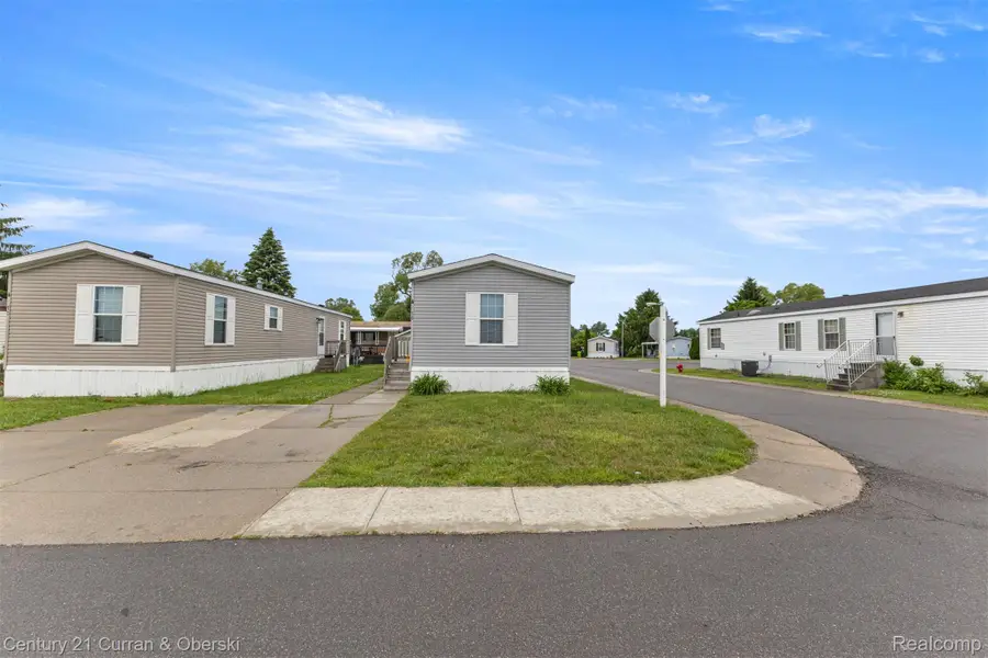 76 Fawn Lake Drive, Walled Lake, MI 48390 - #2