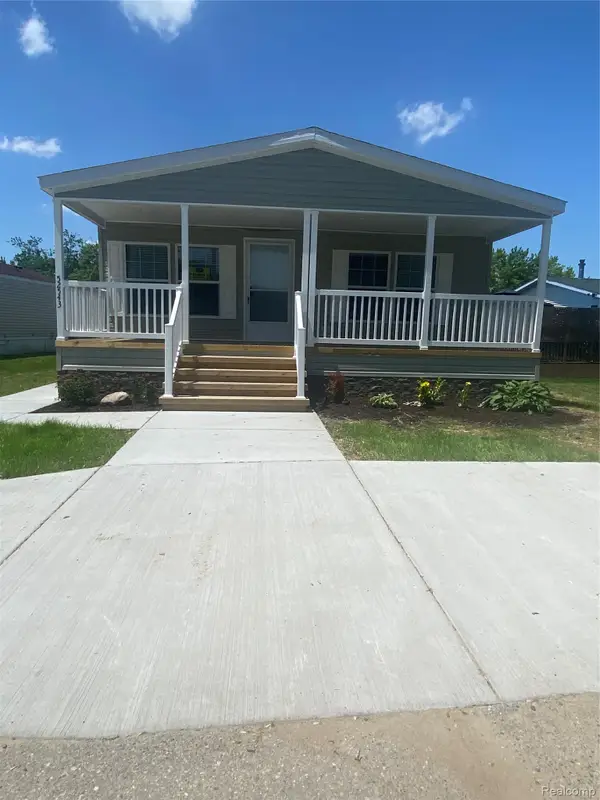 52543 Potomac Court, Chesterfield, MI 48051