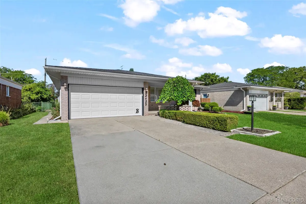 32429 Whitley Circle, Warren, MI 48088 - #1