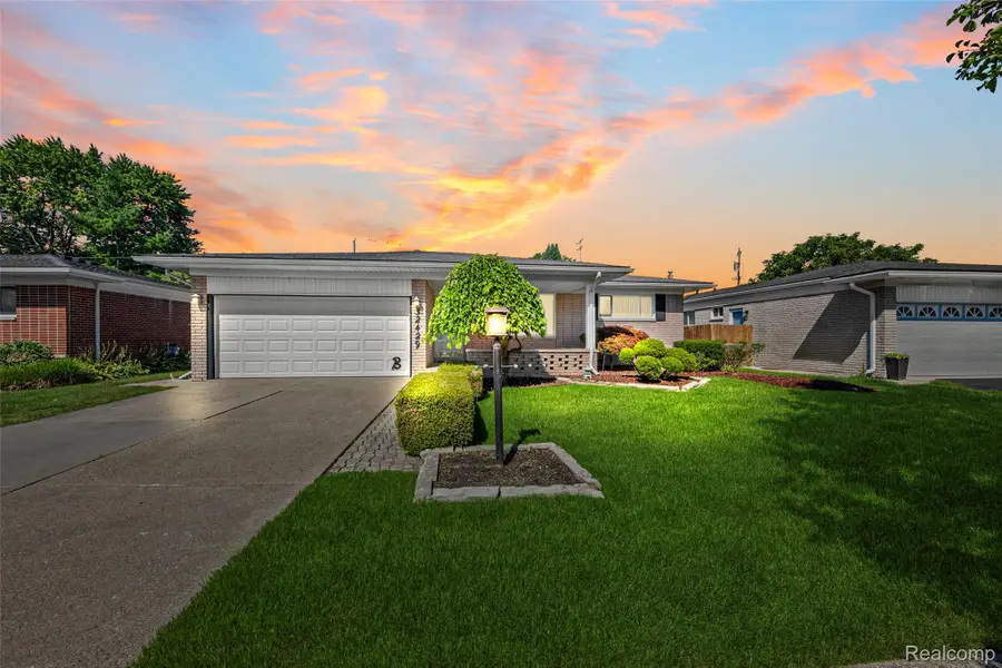 32429 Whitley Circle, Warren, MI 48088 - #2