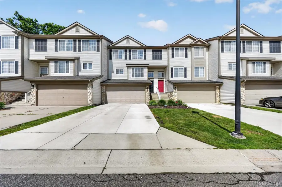 217 Oak Ridge Drive, Pontiac, MI 48341 - #3