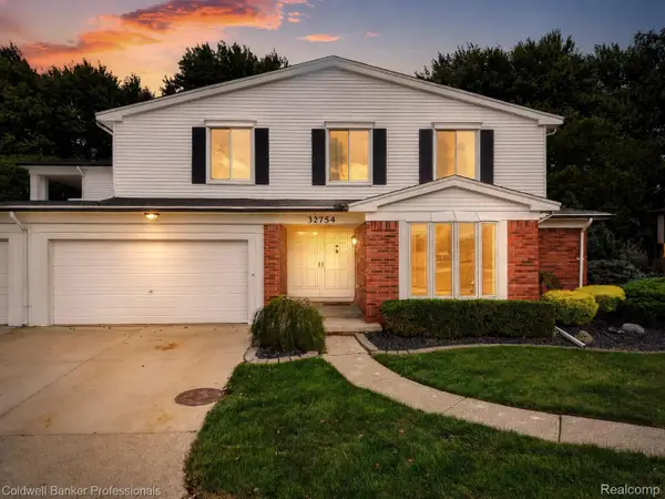 32754 Barclay Square #20, Warren, MI 48093