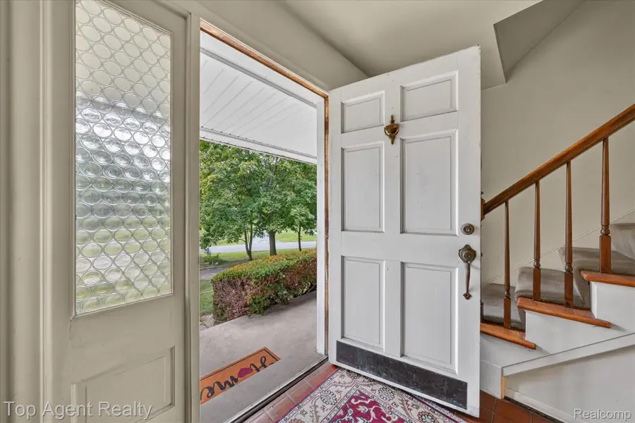 6084 Deguise Court, Rochester Hills, MI 48306 - #2