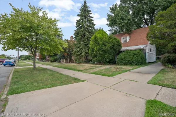 8233 E Outer Drive, Detroit, MI 48213