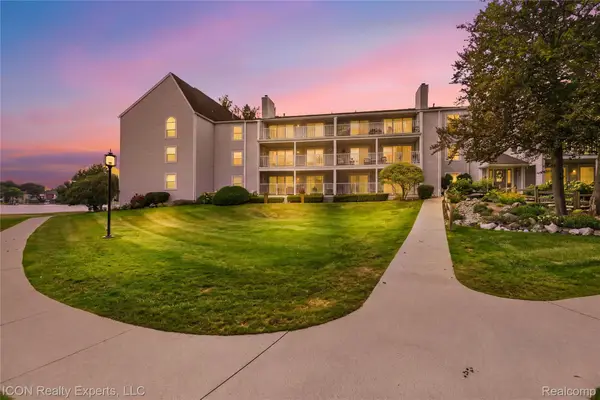 3559 Port Cove Drive #27, Waterford, MI 48328
