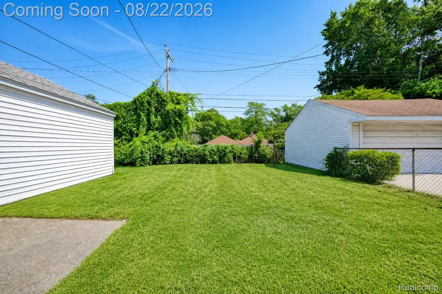 7472 N Vernon Street, Dearborn Heights, MI 48127 - #2