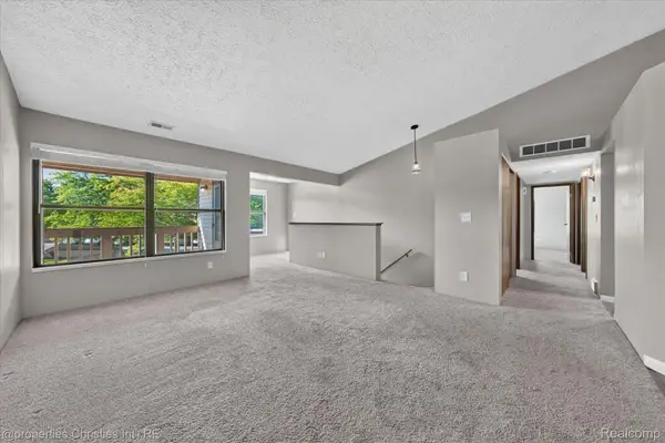 61175 Greenwood Drive, SouthLyon, MI 48178