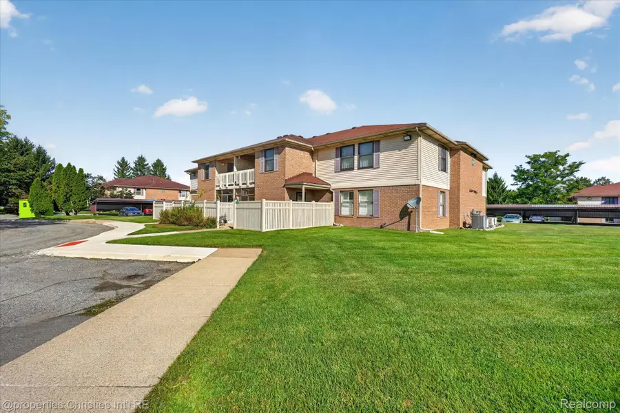 61175 Greenwood Drive, South Lyon, MI 48178 - #3