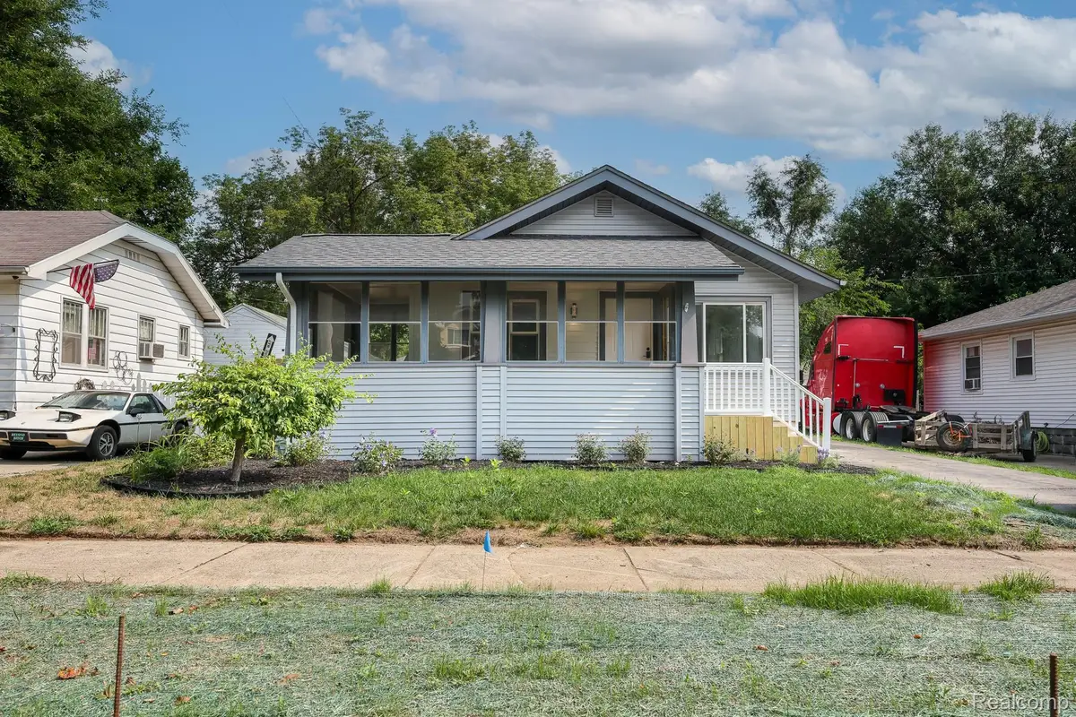2002 Cartier Street Nw, Flint, MI 48504 - #1