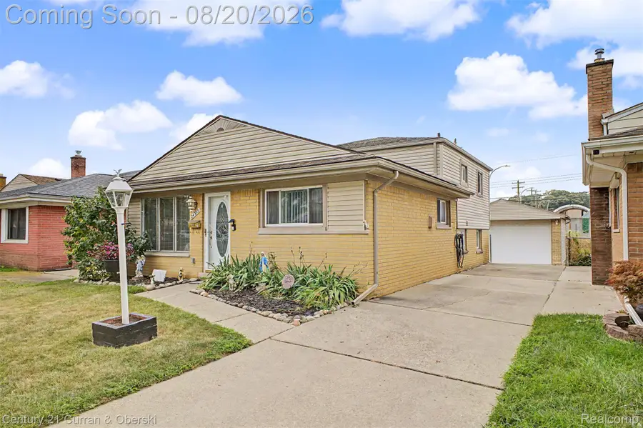 24393 Hanover Street, Dearborn Heights, MI 48125 - #2