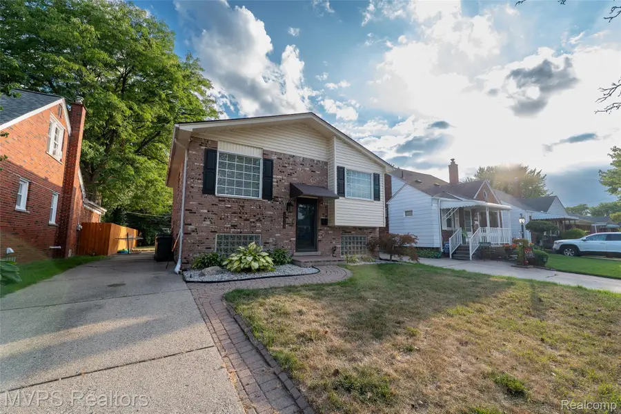 22708 Alger Street, Saint Clair Shores, MI 48080 - #2