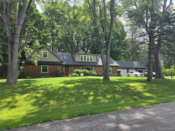 24100 Tamarack Trail, Southfield, MI 48075