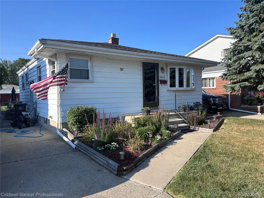 22829 Arcadia Street, Saint Clair Shores, MI 48082 - #2
