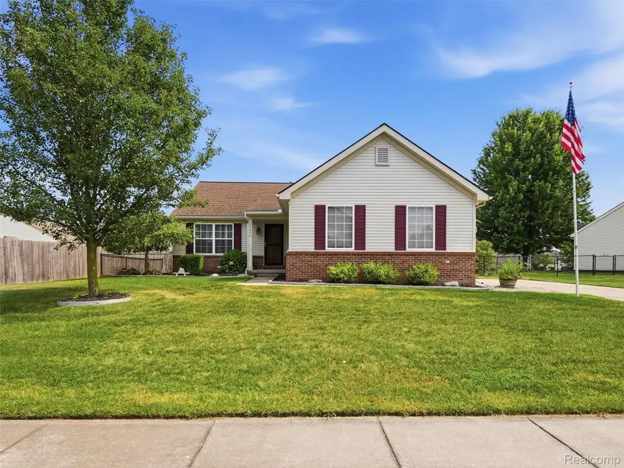 35898 Covington Lane, New Baltimore, MI 48047 - #2
