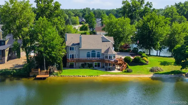 9669 Steephollow Drive, WhiteLake, MI 48386