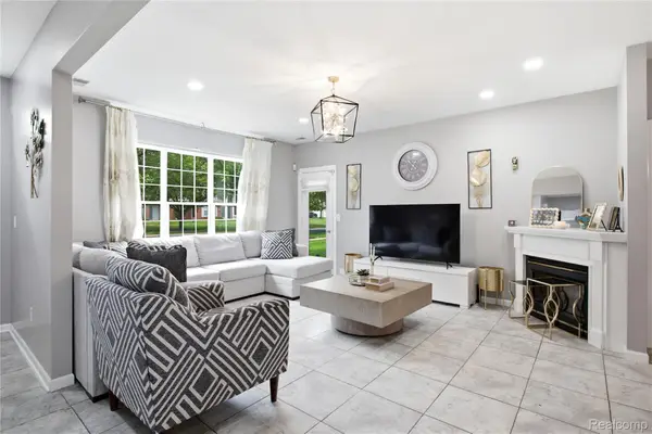 13169 Canopy Drive, SterlingHeights, MI 48313