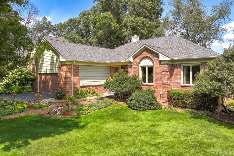 2050 Shire Court, Commerce Township, MI 48382 - #2