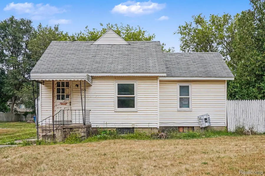 725 E Sherman Street, Holly, MI 48442 - #2